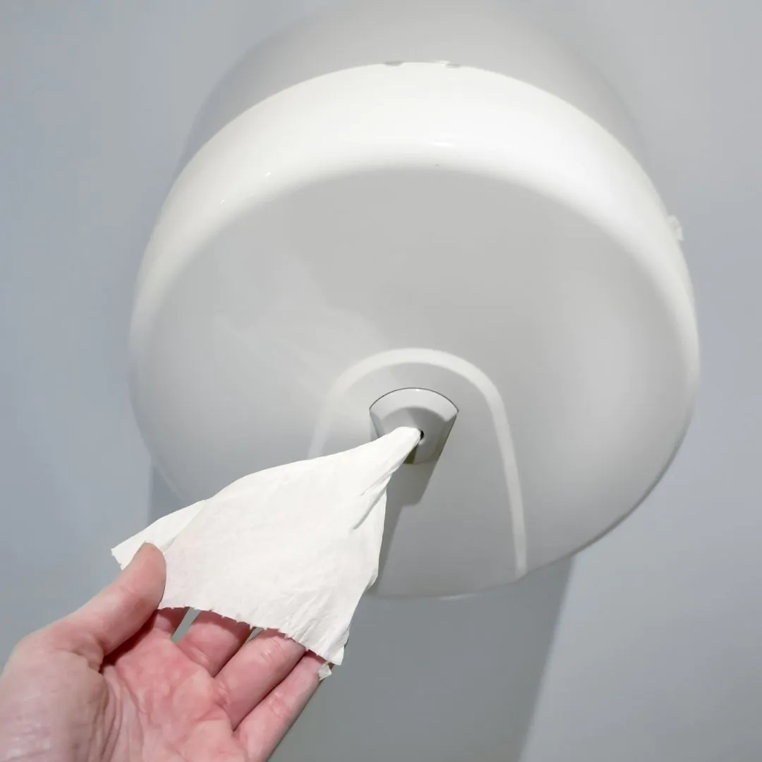  A quelle hauteur fixer un distributeur de papier hygiénique ? 