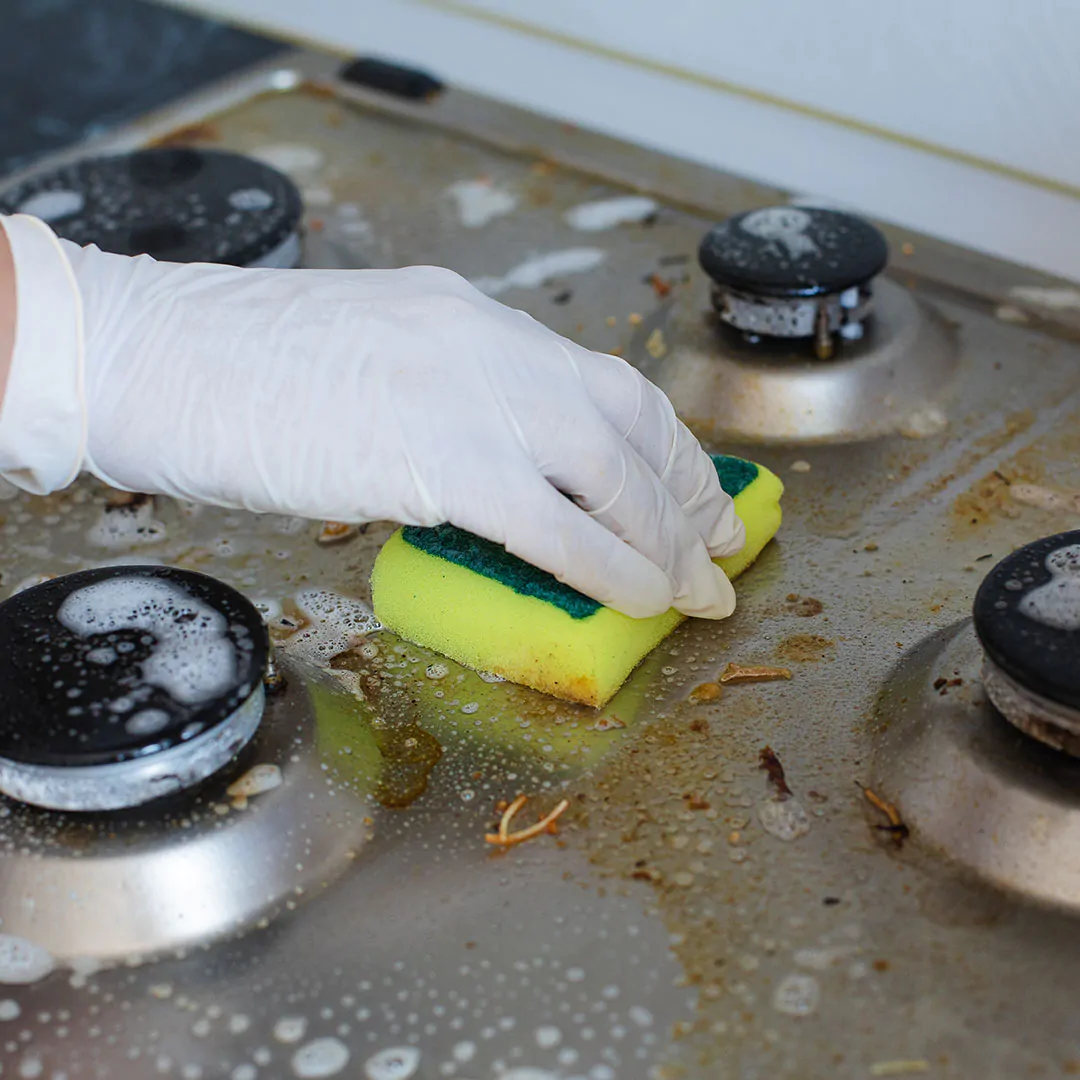 Comment choisir le bon dégraissant pour une cuisine professionnelle ?