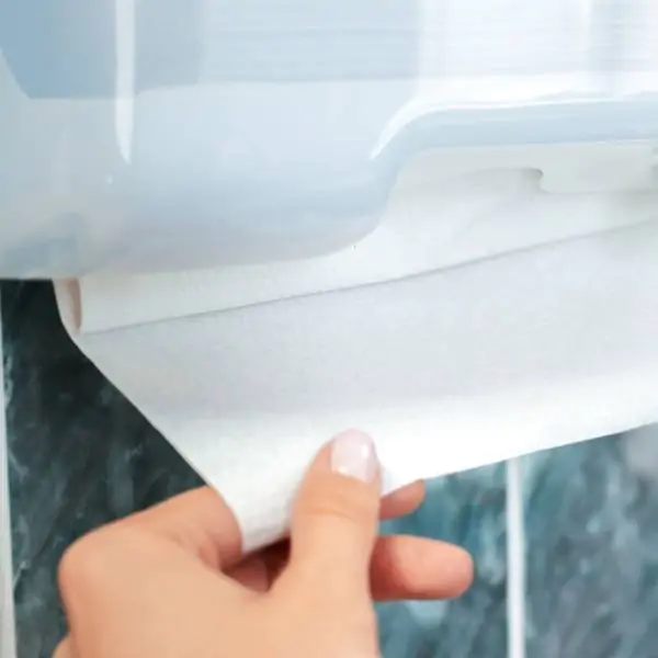 Pourquoi investir dans un distributeur d’essuie-mains ?